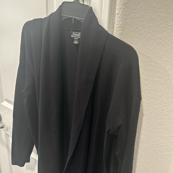 Abbott Elementary, black cardigan sweater size medium - Picture 2 of 6